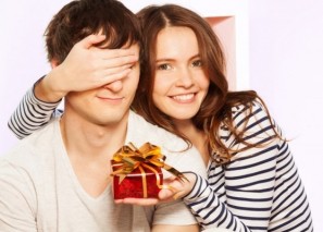 Подарок любимому на год отношений